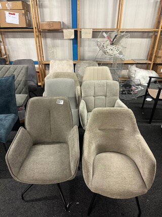 8x Eetkamerstoelen, beige